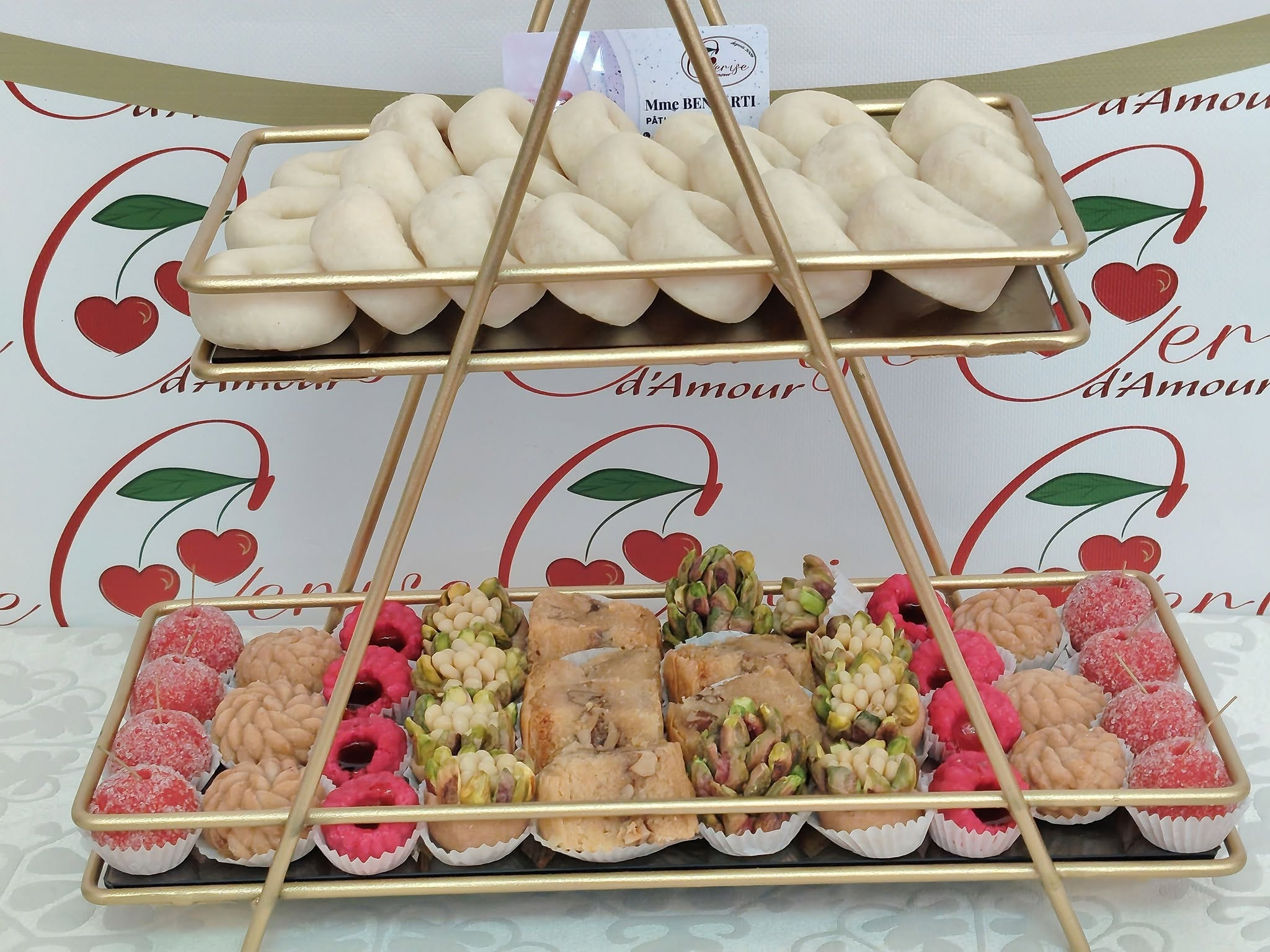Présentoir d'Exception de Pâtisseries Tunisiennes
